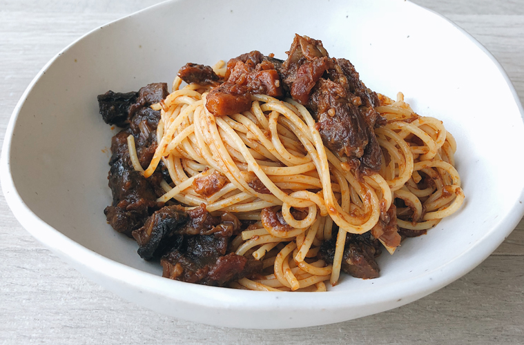 Beef Ribs with spaghetti in a white bowl